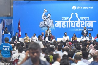कांग्रेसले हुर्काएको राजनीतिको लोकतान्त्रिक कित्ता रास्वपाको पोल्टामा